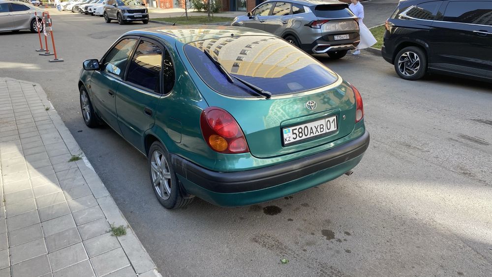 Toyota Corolla 1998 года выпуска
