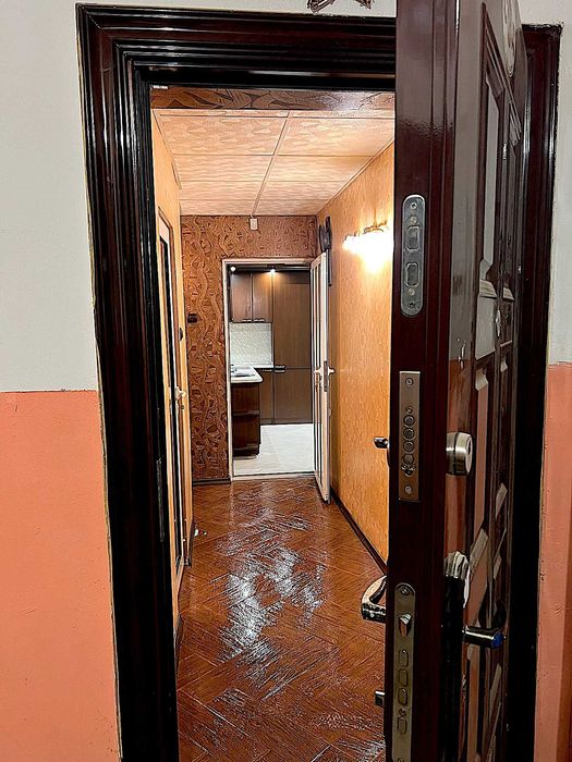 Продава се Тристаен апартамент в Враца, Център - 82 кв.м за 1487 €/кв.м - Снимка #18