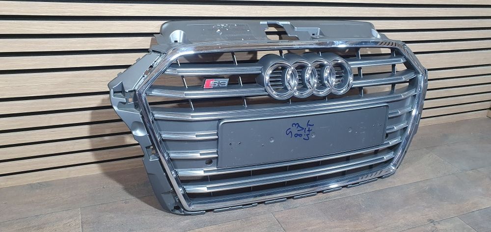 Audo S3 A3 8V3 8V4 8V5 facelift grila capota centrala 2017-2018