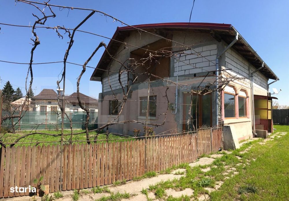 Casa (la rosu) + teren 2522 mp – ideala pentru personalizare - Cost