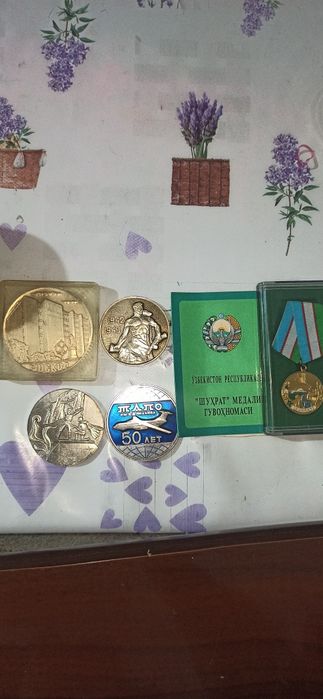 Продам медали настольные