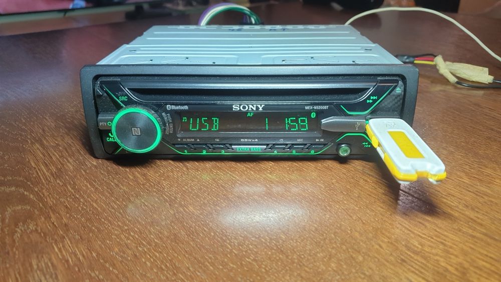 Авто радио плеър музика за кола Сони Sony CD MP-3 USB AUX Bluetooth Блутут Цветове