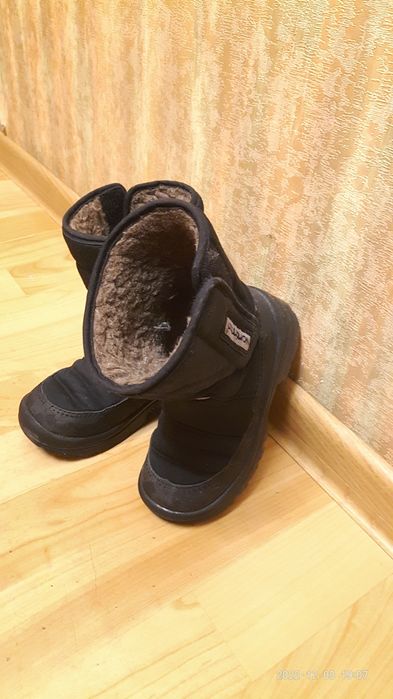 Продам детские зимние сапоги