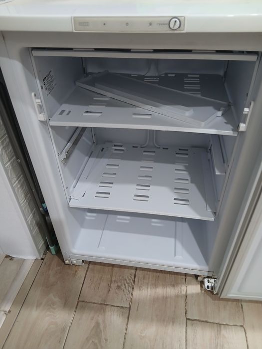 Морозильник продам