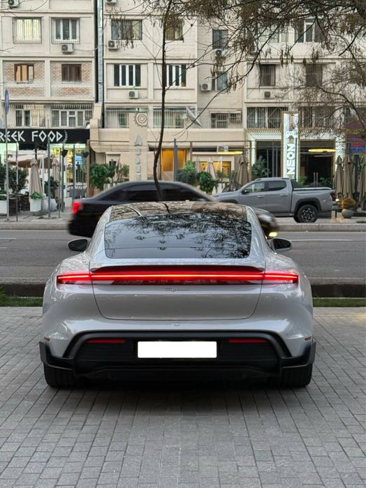 Продается свой Porsche Taycan