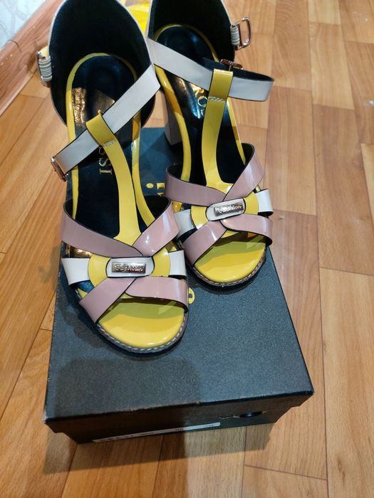 Продам  женскую обувь