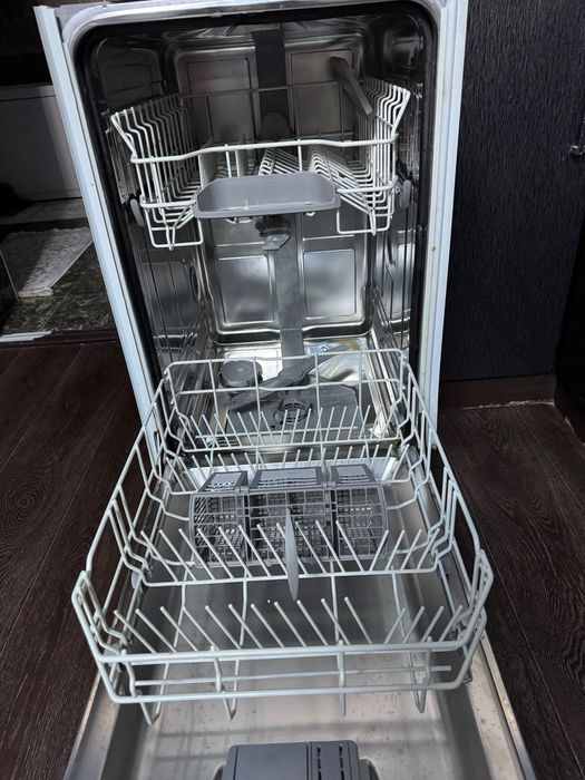 Продам б/у посудомойку