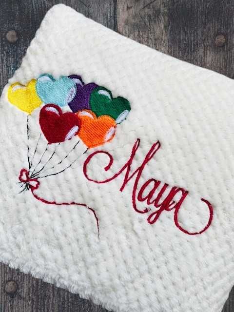 Patura brodata personalizata pentru copii cu baloane