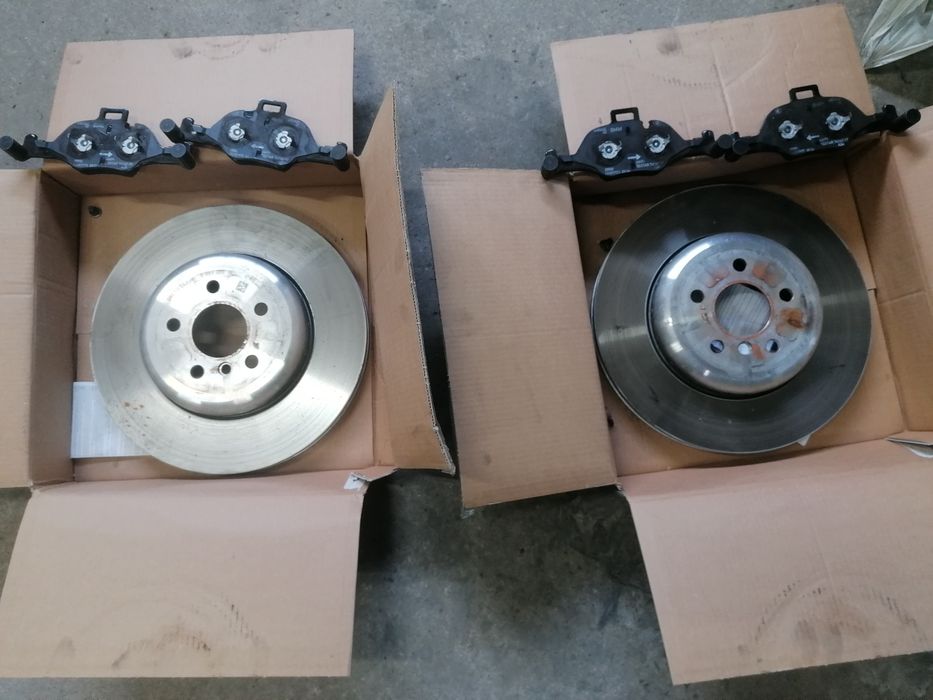 Оригинални BMW  предни дискове и накладки на 2-3 хил. км