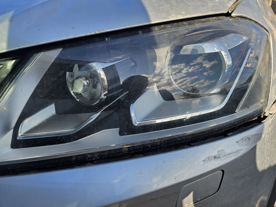 Ляв ксенонов фар за Vw Alltrak 2012god