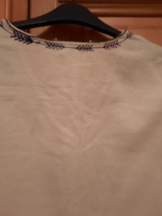 Ie alba cu broderie albastra mărimea 42