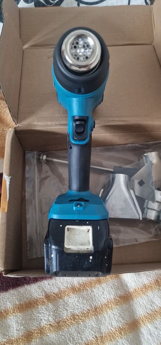 Scule pentru baterii Makita