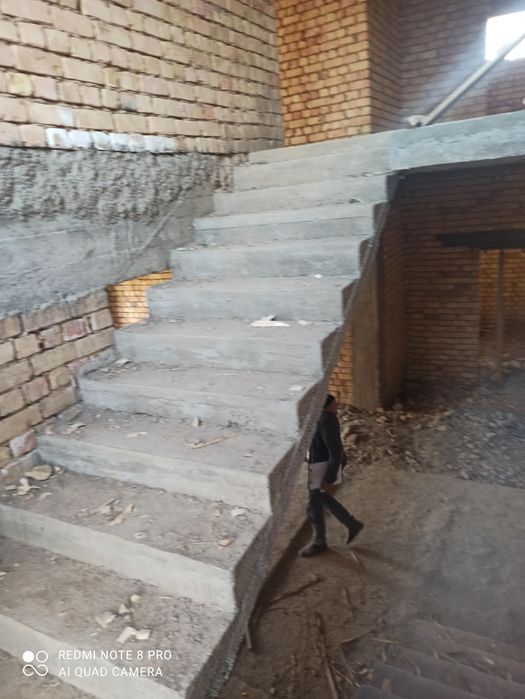 Uy karobka sotiladi srochno Parkent tumani Shampanda Soqoqdan 3,5 k