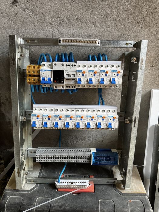 Електрик , електромонтер