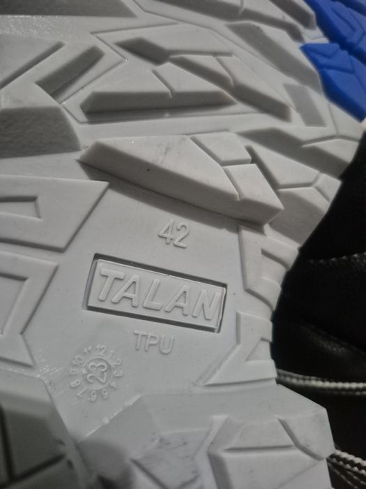 Продам ботинки рабочие зимние .