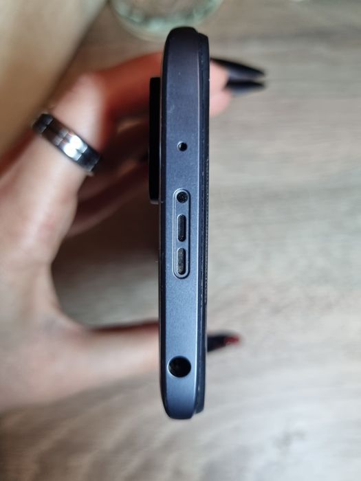 Xiaomi Redmi 10 2022 – funcțional – ecran zgâriat – preț negociabil