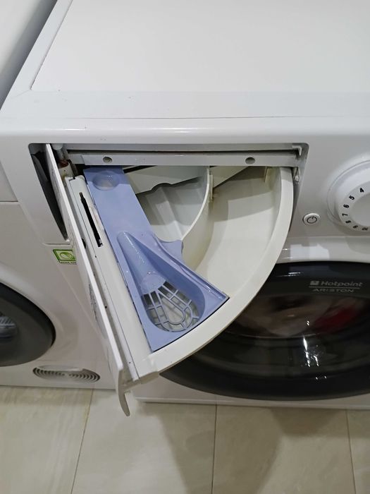 Пералня и сушилня Ariston