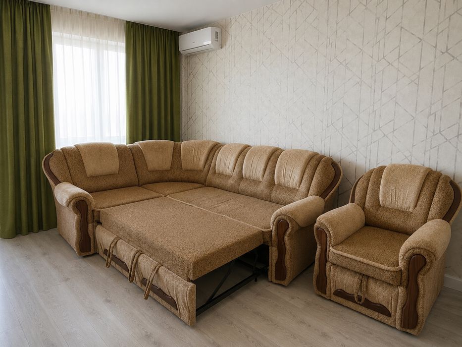 Продам диван с креслом.