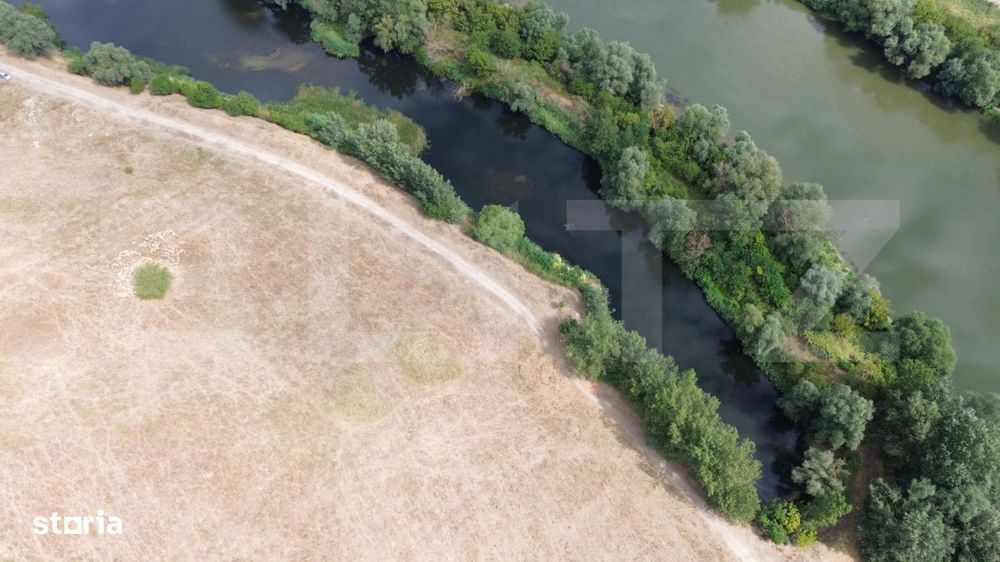Teren extravilan cu potential, locatie excelenta, pentru investitie