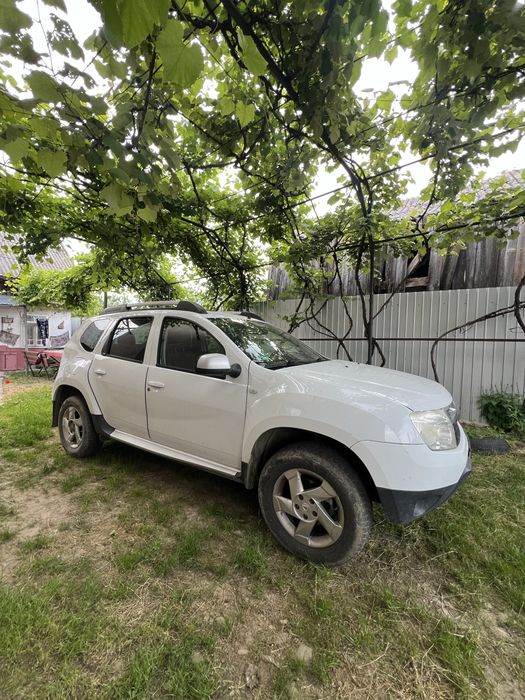 Vând Dacia Duster