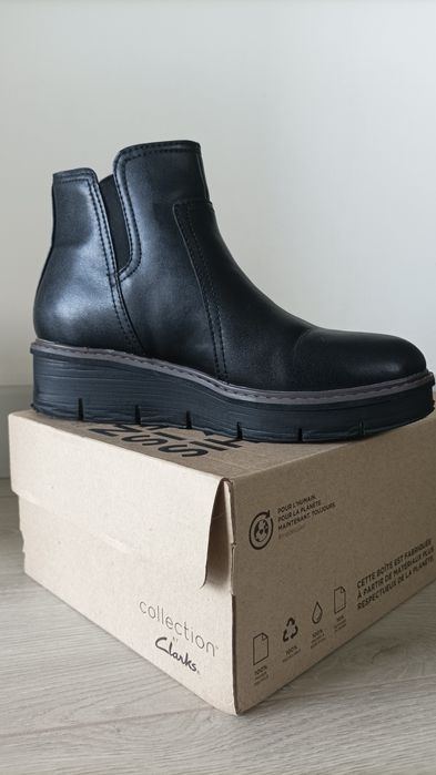 Clarks Скосени боти Airabell