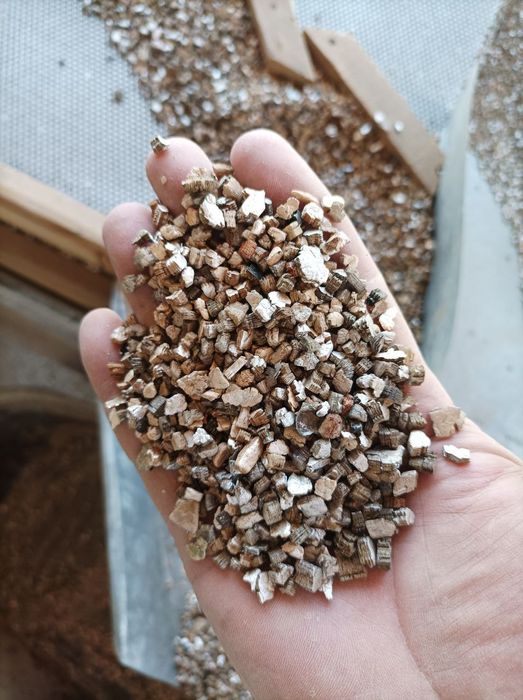 Vermikulit-qurilish,chorvachilik va kóchat uchun