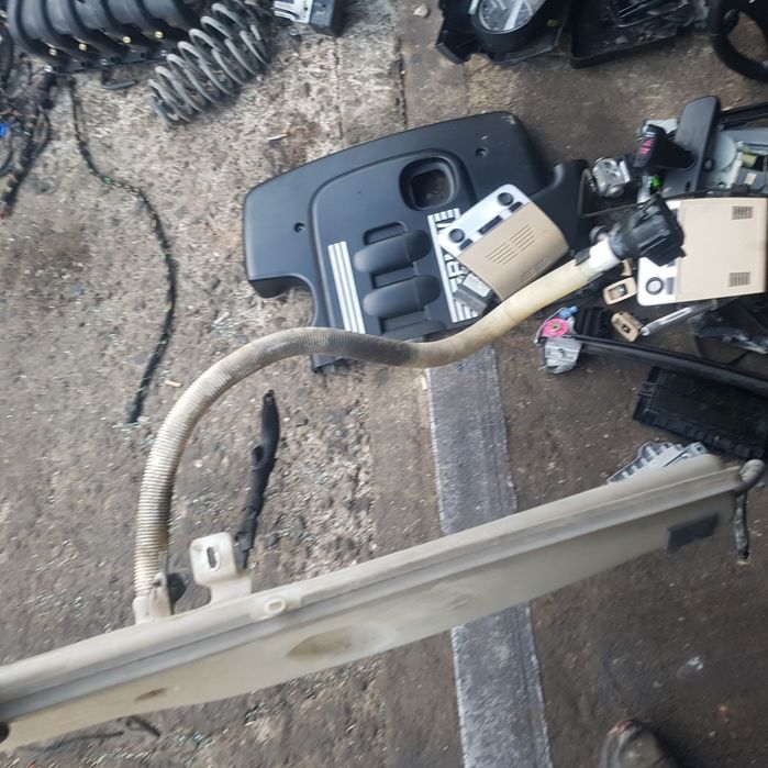 Казанче течност за чистачки за БМВ е90