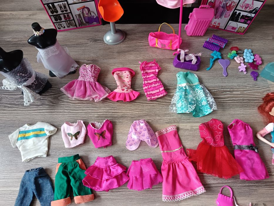 Barbie Куфар гардероб и кукли