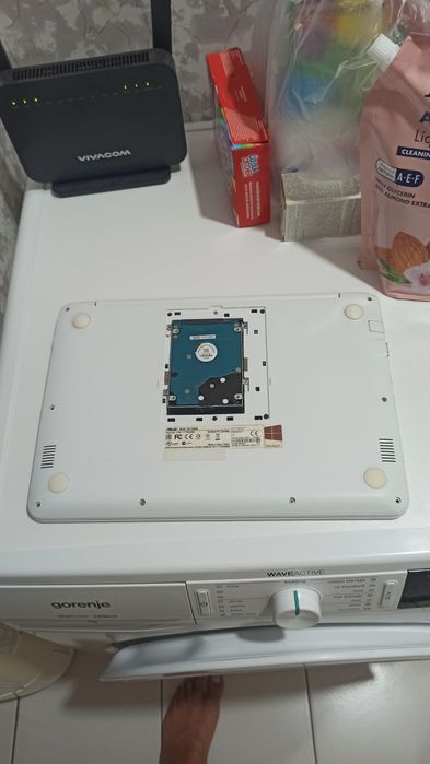 Лаптоп Asus E402M