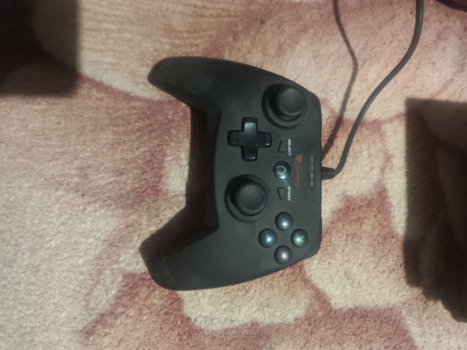 Vând jocuri PS 3 care vine împreună cu maneta
