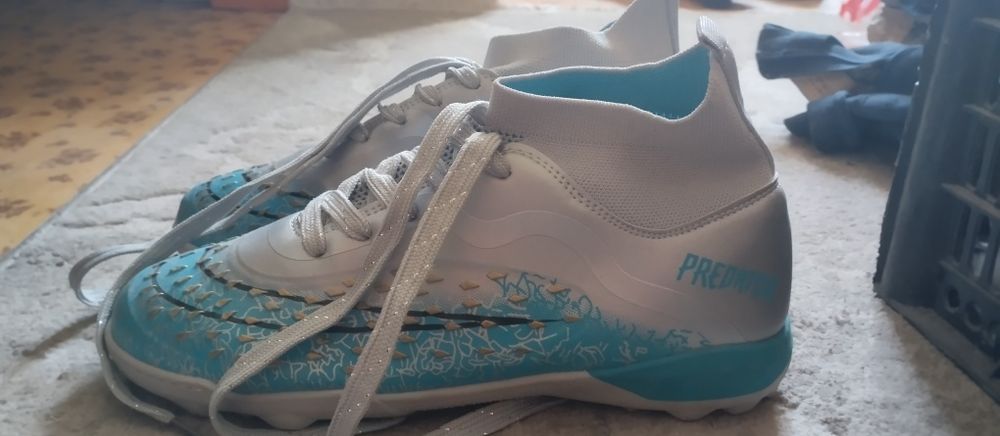 Продам кроссовки