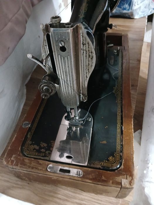 Продам швейную машину.