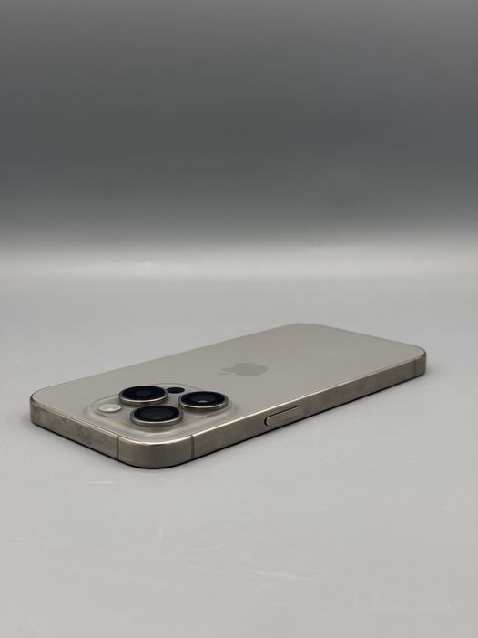 iPhone 15 Pro / 256 GB / Baterie 90% / 693 Cicluri / Natural Titanium