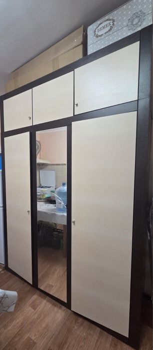 Шкаф сатылады 3 есікті