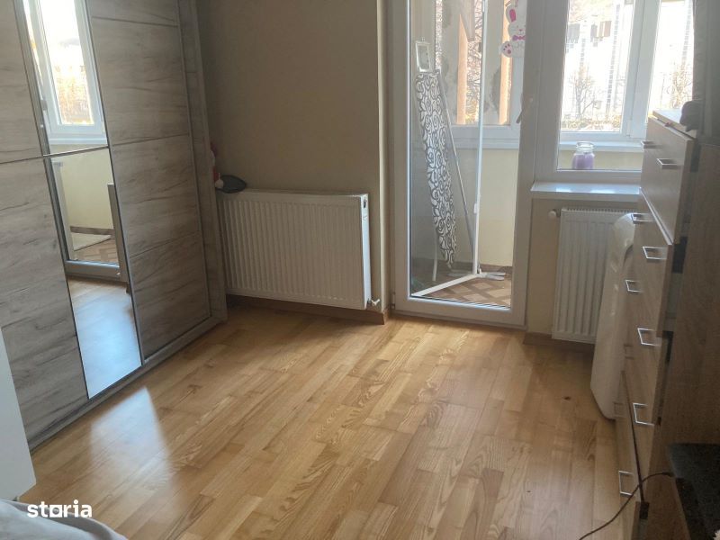 Reducere de pret!! G. Cosbuc - zona Scolii N. Iorga, 2 camere, etaj 2!