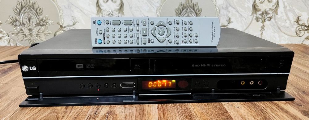 Видеомагнитафон Устадан