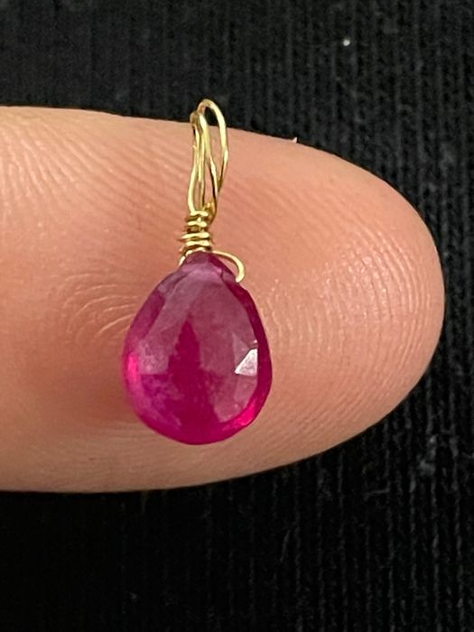 Pandantiv  din aur 18k cu rubin natural