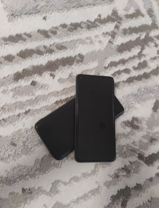 Продам телефон .