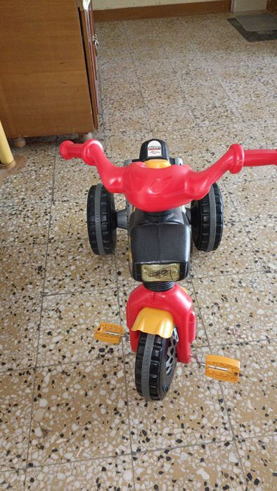 Bicicleta plastic pentru copii mici