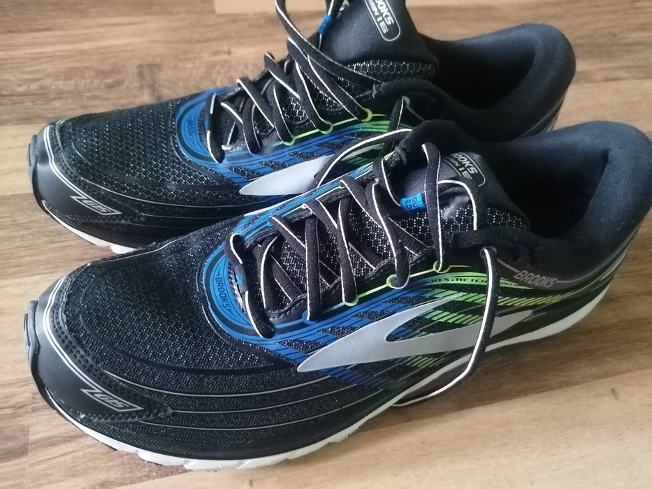 Маратонки различни марки и размери единични 12 чифта