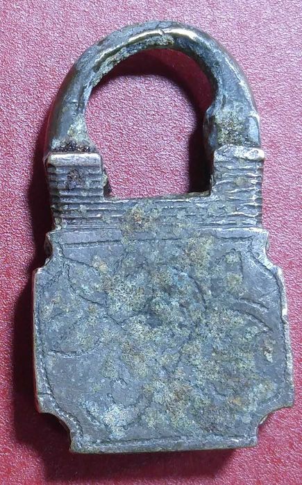 Старинные ключи и замок