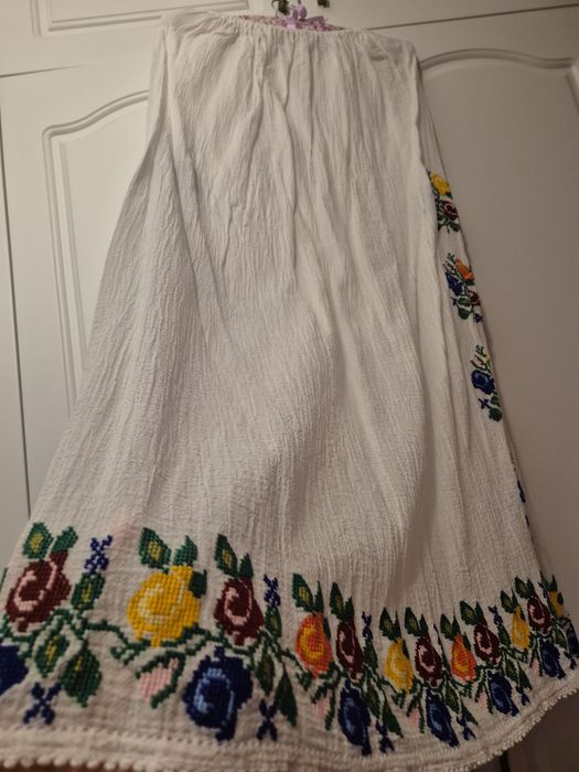 Costum popular romanesc