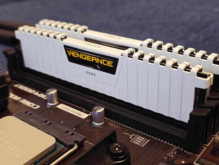 Placa de baza MSI B450-A PRO MAX | 16GB RAM  DDR 4 - vândut