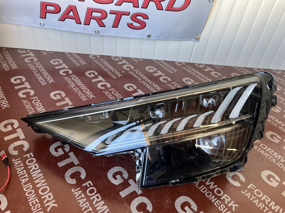 Фар Audi Q8 SQ8 ляв Matrix E tron