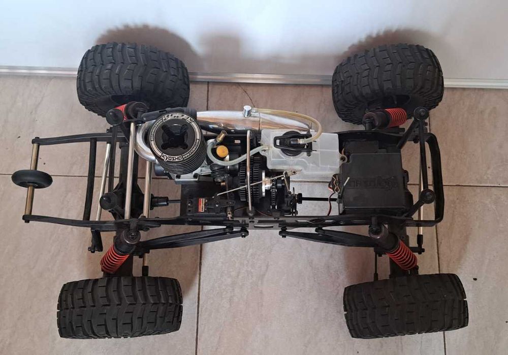 rc kyosho mad crusher 1/8 4WD Бъги РЦ нитро hpi arrma traxxas