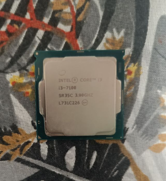 Procesor i3 7100