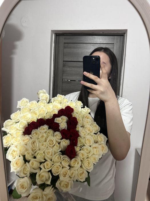 Продам белые розы