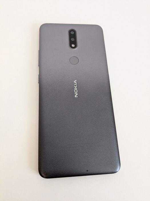 Nokia 2.4 cu ecran spart