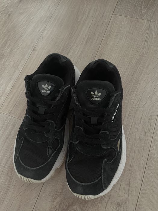 Кроссовки adidas женские