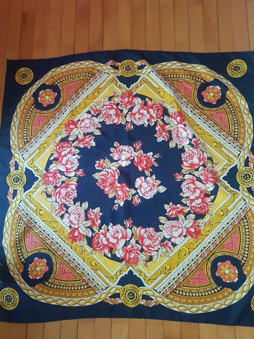 Шалове, шапки, други аксесоари